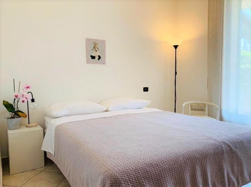 Casa Ulivi Bianco Apartment Rivoltella del Garda Bagian luar foto