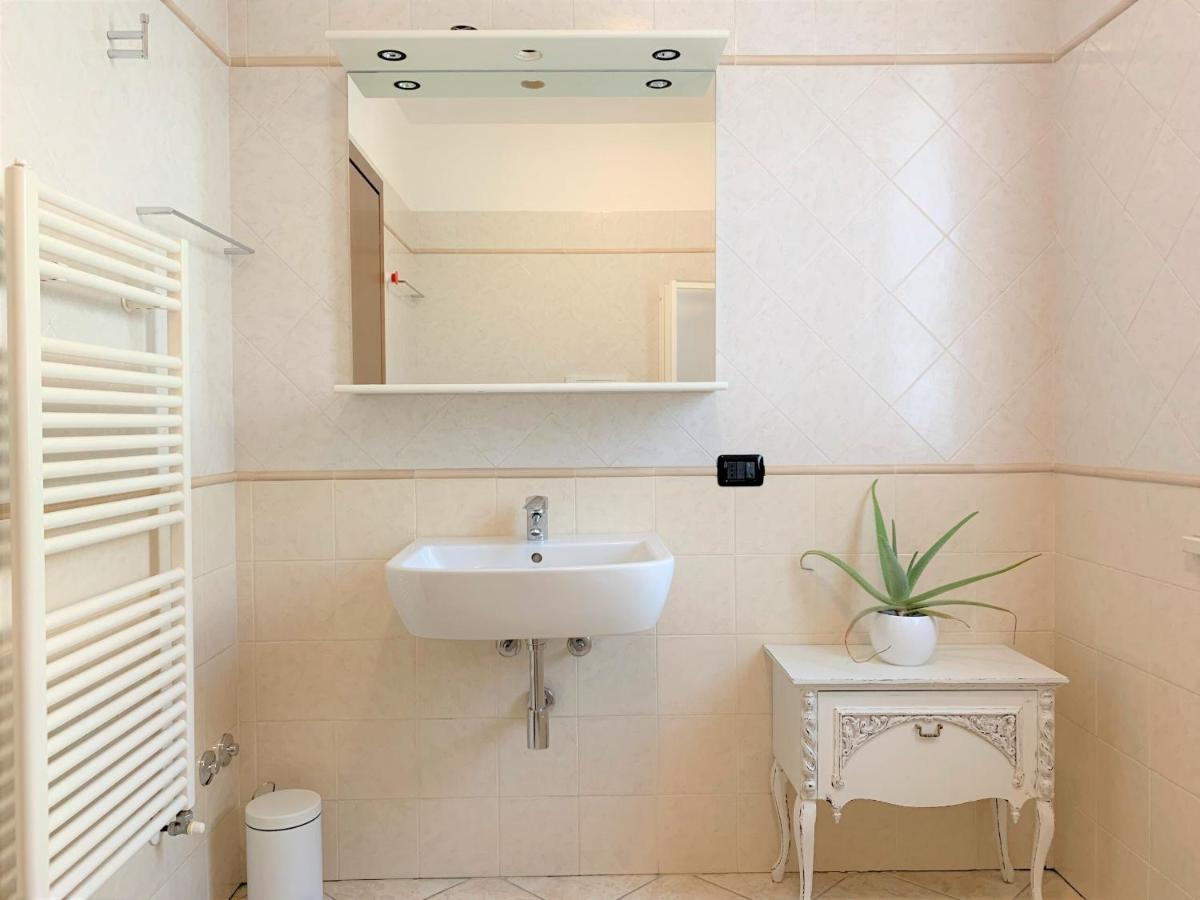 Casa Ulivi Bianco Apartment Rivoltella del Garda Bagian luar foto
